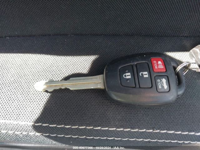 2T1BURHE6JC080901 Toyota COROLLA LE