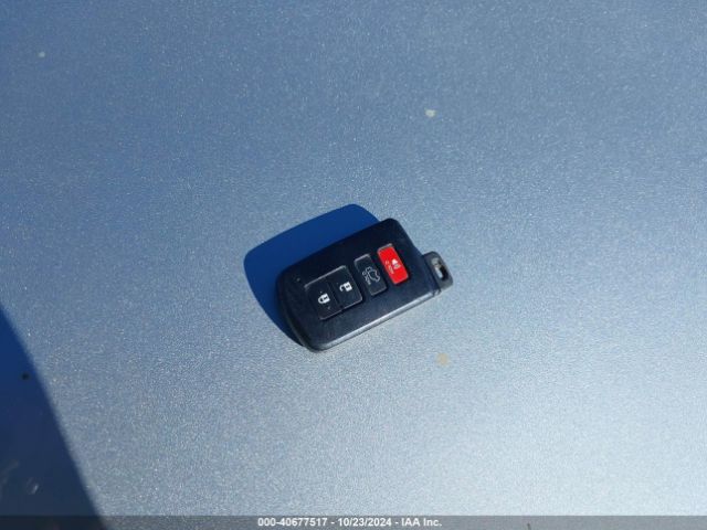JTMNFREV4HJ115770 Toyota RAV4 SE