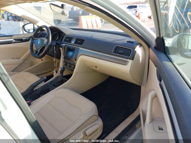 1VWDT7A30HC027913 Volkswagen Passat 1.8t R-line