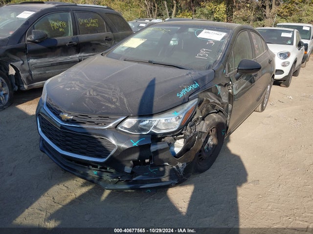 Chevrolet Cruze Ls Auto 2018 1G1BC5SM1J7148902 Image 2