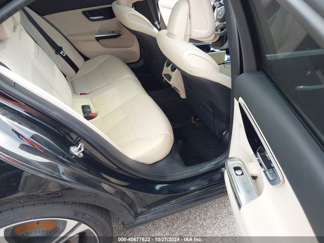 W1KAF4GBXNR042489 Mercedes-Benz C 300 Sedan
