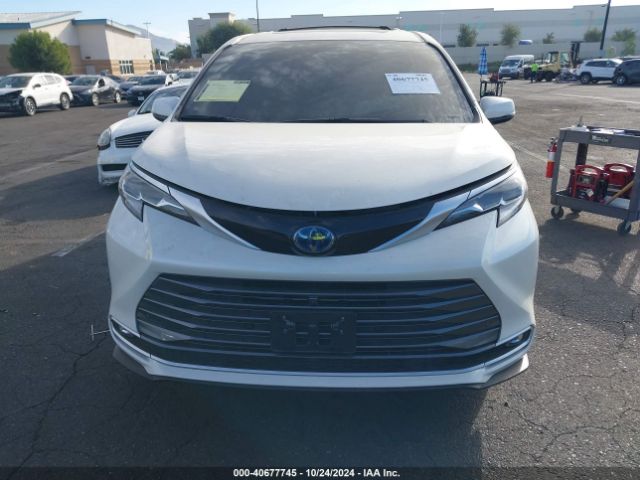 5TDERKEC5MS014263 Toyota Sienna Platinum