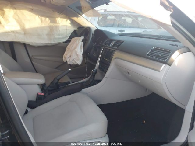 1VWAT7A39HC012393 Volkswagen Passat 1.8t S