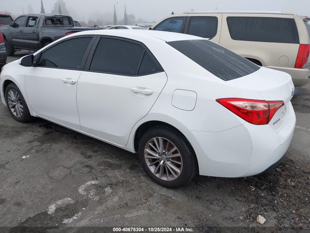 Toyota COROLLA LE 2018 2T1BURHE6JC004966 Image 3