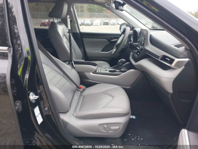 5TDGZRBH8NS237173 Toyota Highlander Xle