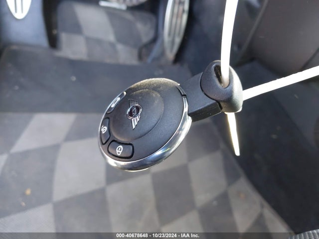 2008 MINI COOPER S WMWMF73568TV37334 Photo 10
