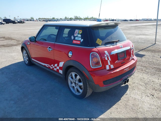 2008 MINI COOPER S WMWMF73568TV37334 Photo 2