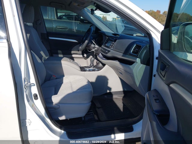 Toyota Highlander Le 2019 5TDZZRFH3KS361608 Image 5