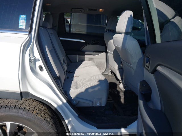 Toyota Highlander Le 2019 5TDZZRFH3KS361608 Image 8