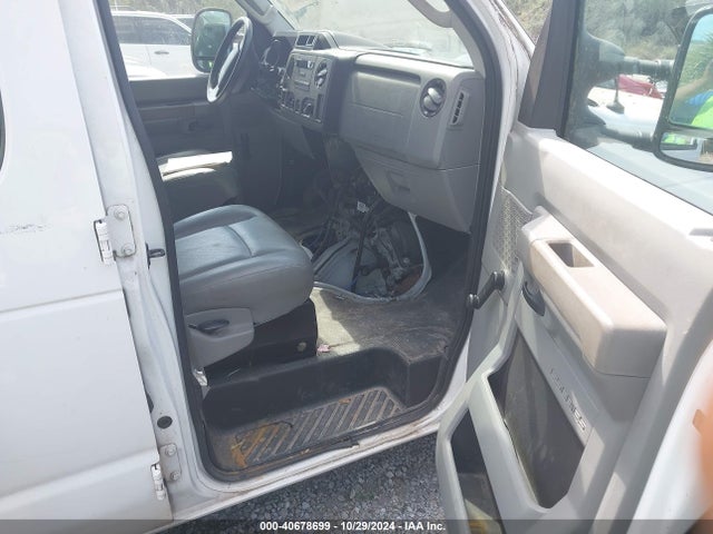 2011 Ford E-150 Commercial მანქანა იყიდება აუქციონზე, vin: 1FTNE1EW3BDB31798, აუქციონის ნომერი: 40678699