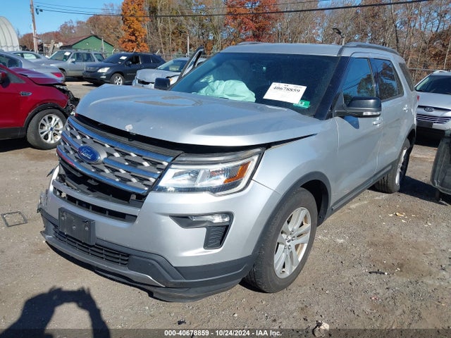 Ford EXPLORER XLT 2018 1FM5K8D8XJGA36457 Image 2
