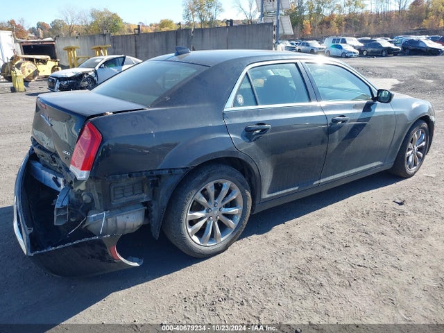 2C3CCARG1HH621995 Chrysler 300 Limited Awd