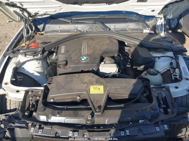 BMW 320i Xdrive 2016 WBA8E5G54GNT41544 Image 10