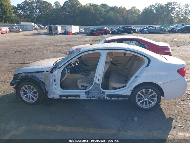 BMW 320i Xdrive 2016 WBA8E5G54GNT41544 Image 14