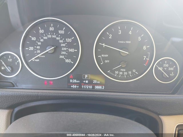 BMW 320i Xdrive 2016 WBA8E5G54GNT41544 Image 15