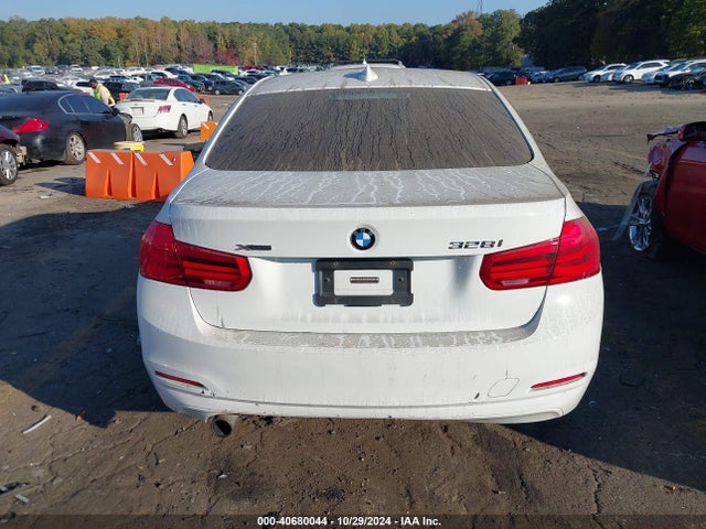BMW 320i Xdrive 2016 WBA8E5G54GNT41544 Image 16