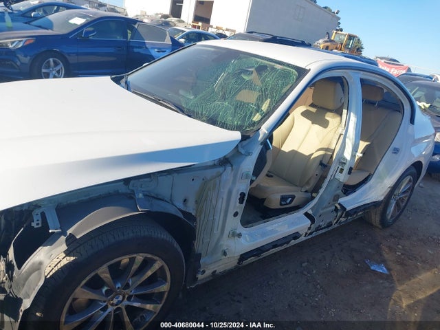 BMW 320i Xdrive 2016 WBA8E5G54GNT41544 Image 6