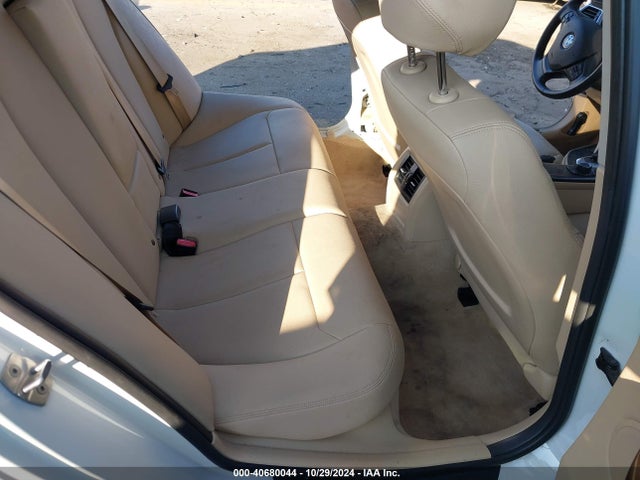 BMW 320i Xdrive 2016 WBA8E5G54GNT41544 Image 8