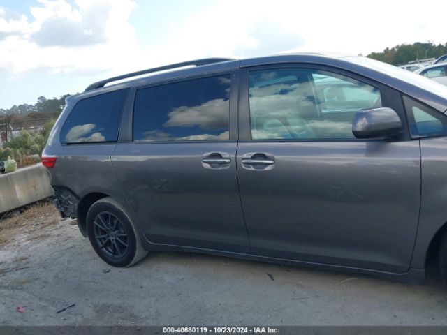 5TDYK3DC1GS747780 Toyota Sienna Xle 8 Passenger