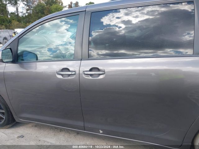 5TDYK3DC1GS747780 Toyota Sienna Xle 8 Passenger