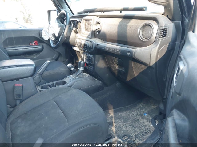 1C4GJXAGXJW242888 Jeep Wrangler Sport S 4x4