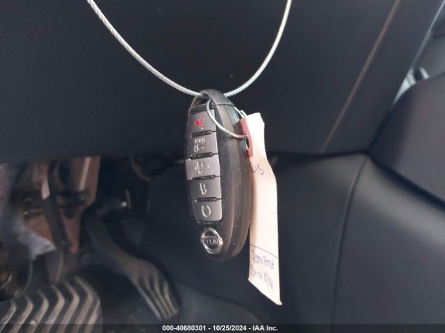 KNMAT2MV9HP524148 Nissan ROGUE SV