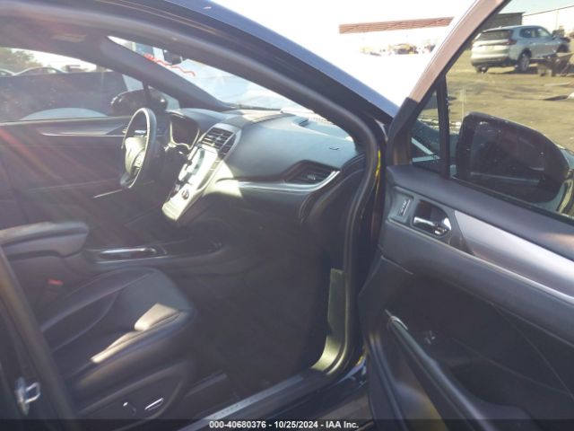 5LMCJ1C92KUL16952 Lincoln Mkc Standard