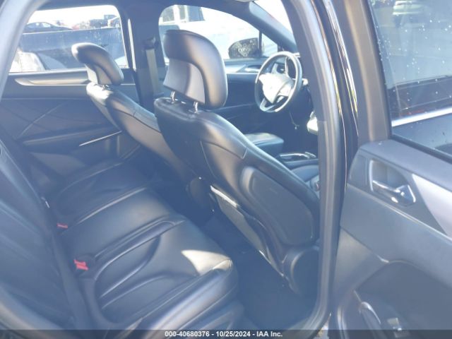 5LMCJ1C92KUL16952 Lincoln Mkc Standard