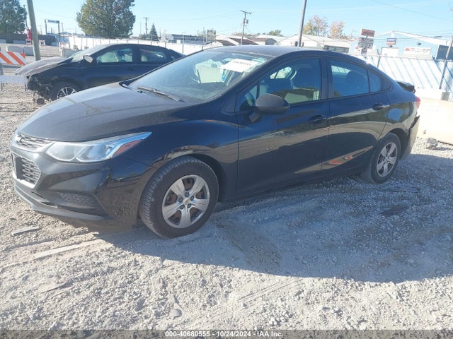 Chevrolet Cruze Ls Auto 2018 1G1BC5SM7J7158222 Image 2