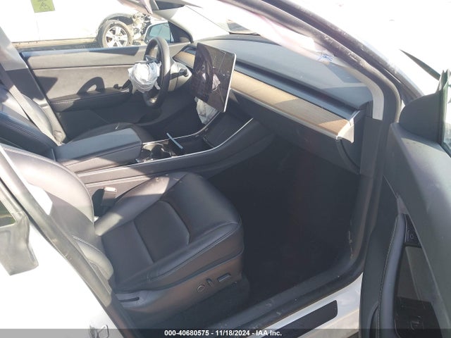 2021 TESLA MODEL Y 5YJYGDEE1MF106202 Photo 4