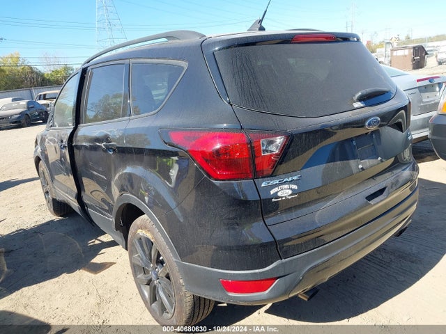 Ford ESCAPE SE 2019 1FMCU9GD1KUA15144 Image 3