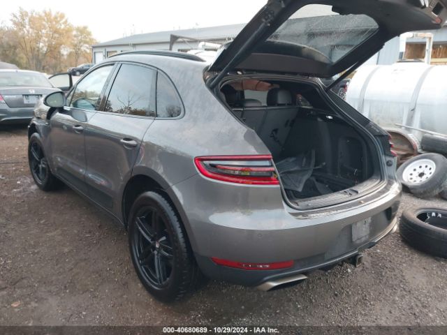 2017 PORSCHE MACAN WP1AA2A53HLB08984 Photo 2