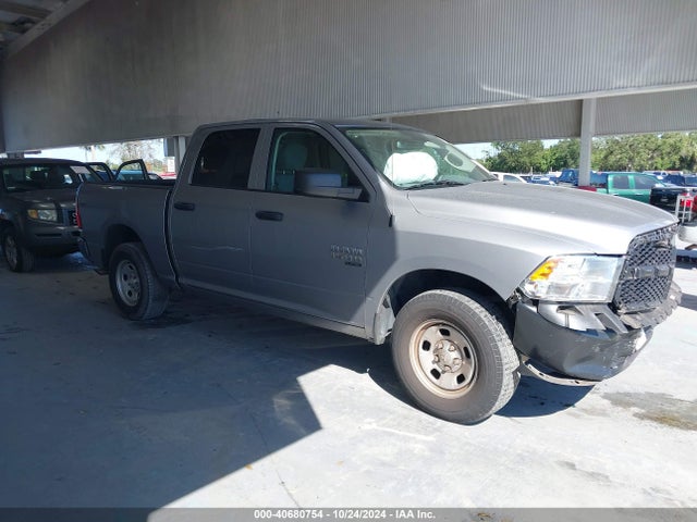 1C6RR6KG4LS150946 RAM 1500 Classic Tradesman  4x2 5'7 Box