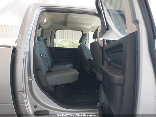 1C6RR6KG4LS150946 RAM 1500 Classic Tradesman  4x2 5'7 Box