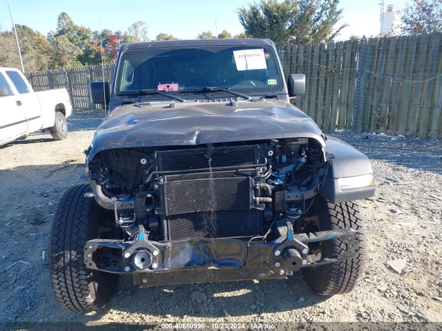 1C4HJXEN6JW320337 Jeep Wrangler Unlimited Sahara 4x4