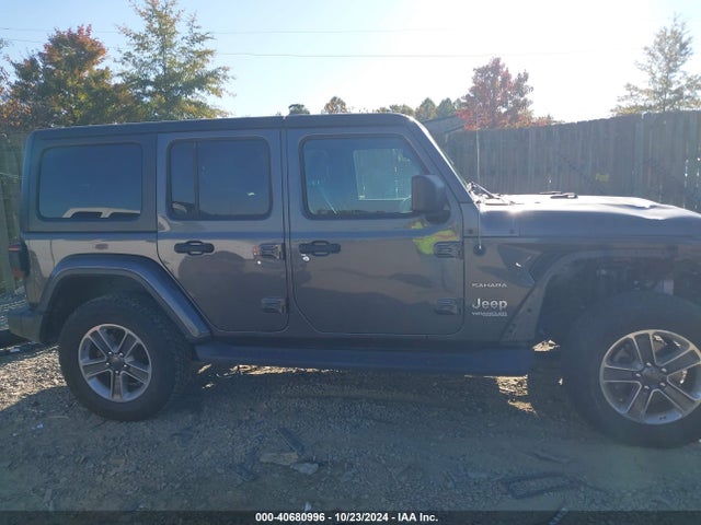 1C4HJXEN6JW320337 Jeep Wrangler Unlimited Sahara 4x4