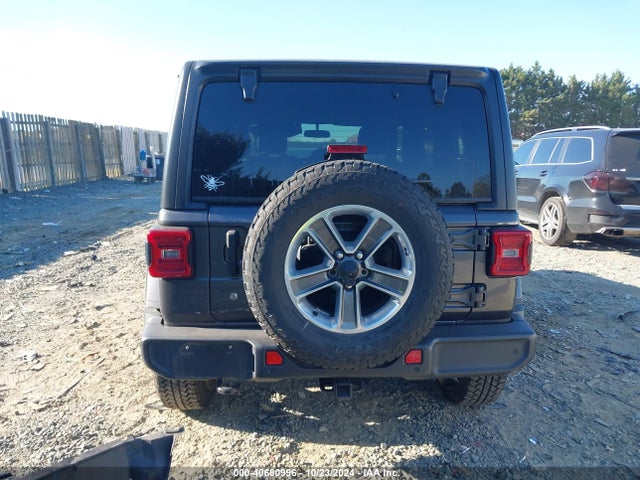 1C4HJXEN6JW320337 Jeep Wrangler Unlimited Sahara 4x4