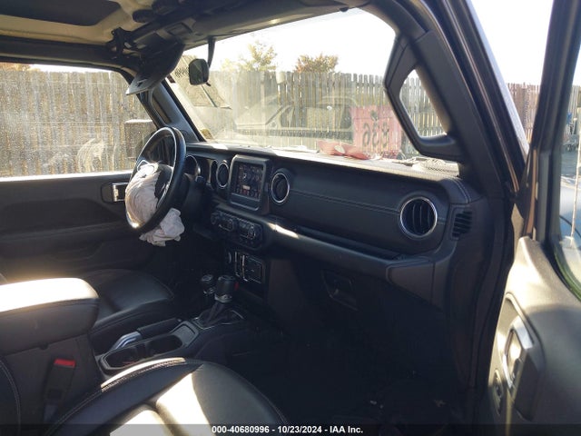 1C4HJXEN6JW320337 Jeep Wrangler Unlimited Sahara 4x4