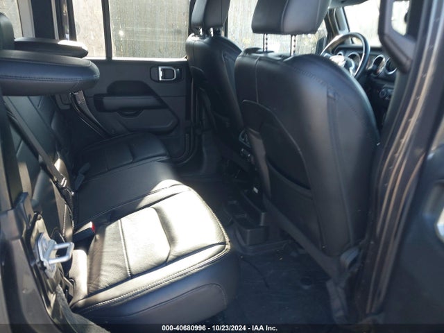 1C4HJXEN6JW320337 Jeep Wrangler Unlimited Sahara 4x4