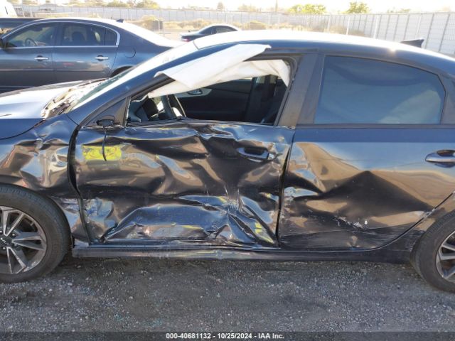 3KPF24AD8PE567099 KIA Forte Lxs