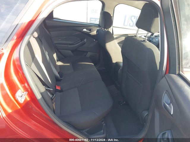 1FADP3K21JL286878 Ford FOCUS SE