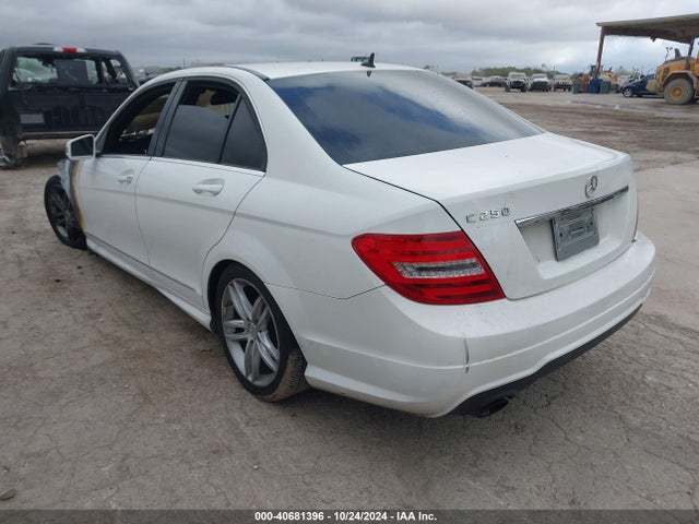 WDDGF4HB9EA958023 Mercedes-Benz C 250 Luxury/sport