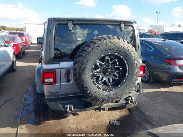 1C4HJXDG1JW186596 Jeep Wrangler Unlimited Sport S 4x4