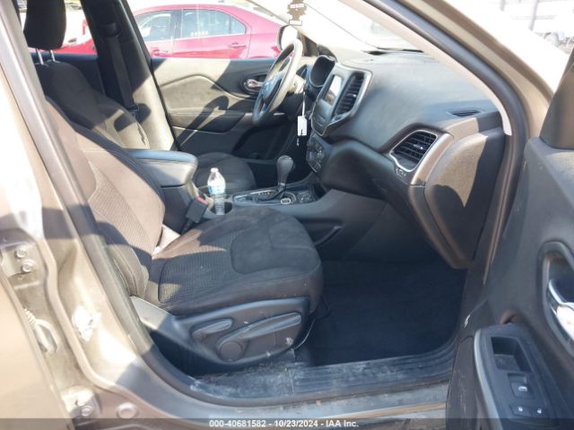 1C4PJLCB9KD248236 Jeep Cherokee Latitude Fwd