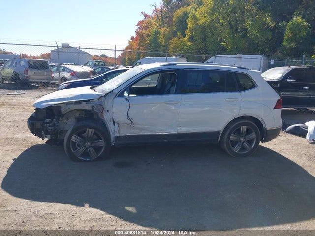 3VV2B7AX2MM121902 Volkswagen Tiguan 2.0t Se/2.0t Se R-line Black/2.0t Sel