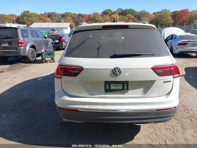 3VV2B7AX2MM121902 Volkswagen Tiguan 2.0t Se/2.0t Se R-line Black/2.0t Sel