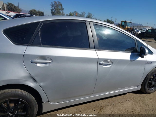 Toyota Prius Two 2015 JTDKN3DU9F0462946 Image 14