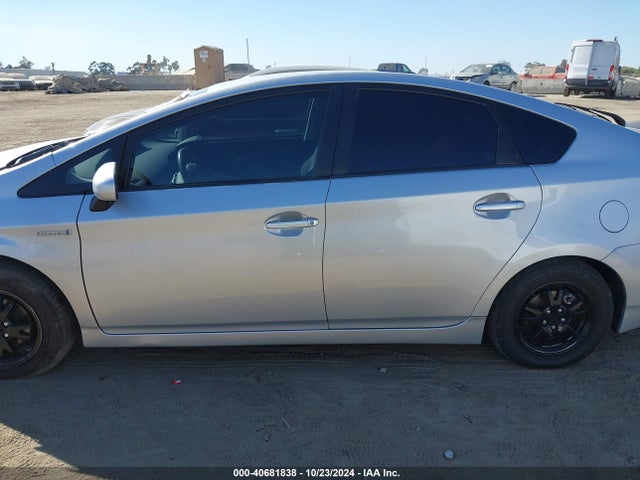 Toyota Prius Two 2015 JTDKN3DU9F0462946 Image 15