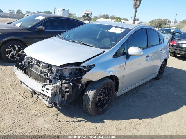 Toyota Prius Two 2015 JTDKN3DU9F0462946 Image 2