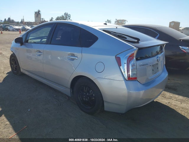 Toyota Prius Two 2015 JTDKN3DU9F0462946 Image 3